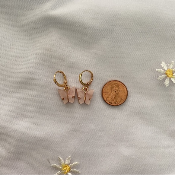 π4/$20 LIGHT PINK BUTTERFLY EARRINGS - Picture 4 of 6